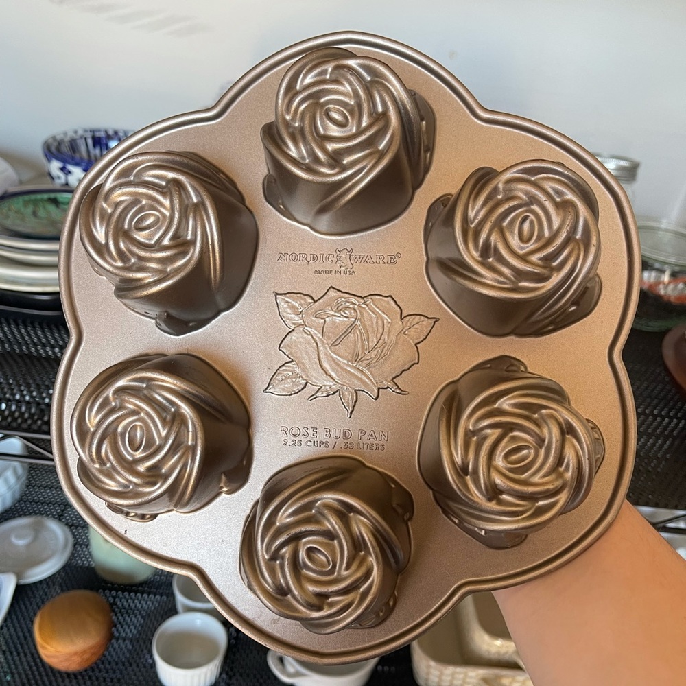 Rosebud Nordic Ware Cakelet pan